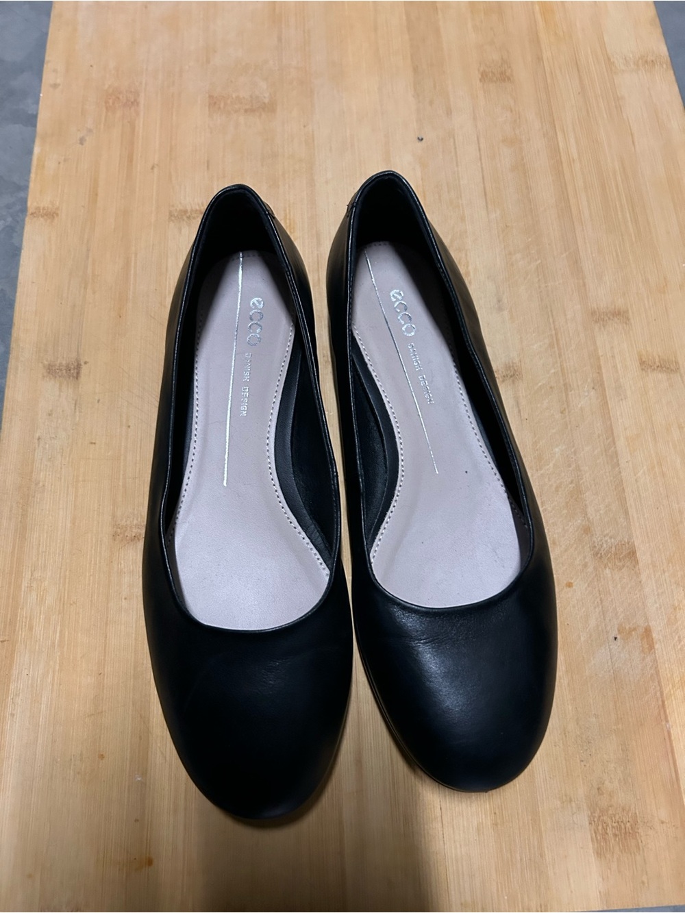 Ecco Black Leather Women's Ballet Flats